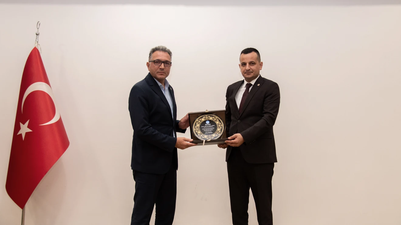 Rektör Aksoy, ‘Küresel Güçler ve Türkiye Yüzyılı’nı anlattı